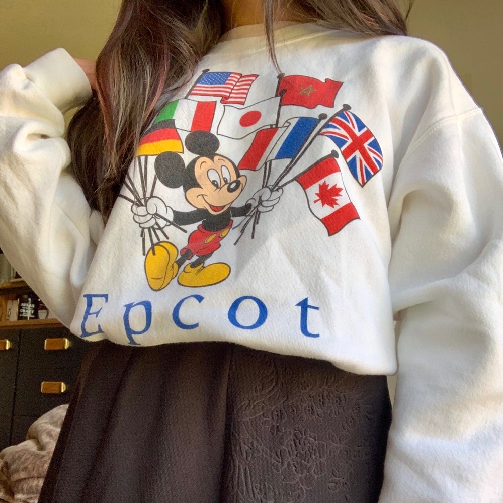 Super rare vintage authentic Disney Epcot  sweater